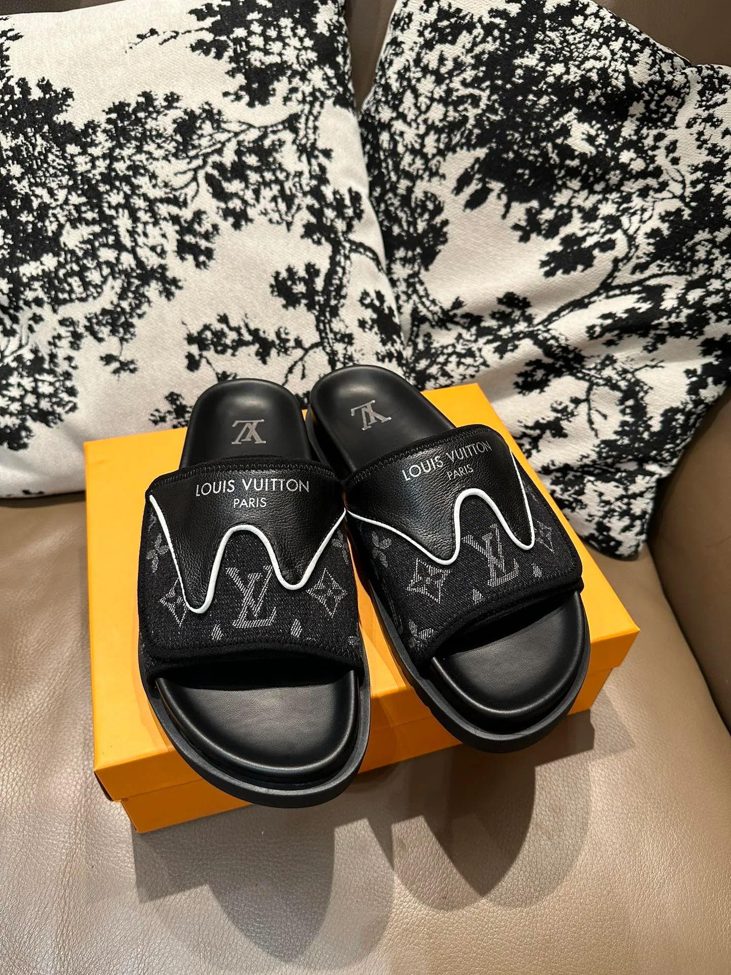 Men's shoes💰340💰 LV Velcro new style, cowhide surface, sheepskin lining, size 36-46